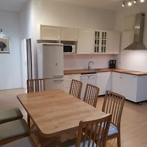 Spacious 140m2 Downtown 3 Bedroom Split